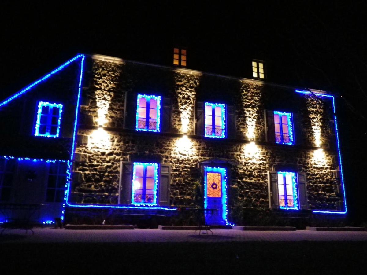 Maison D'Hotes La Nichee Rochefort-Montagne Exterior photo