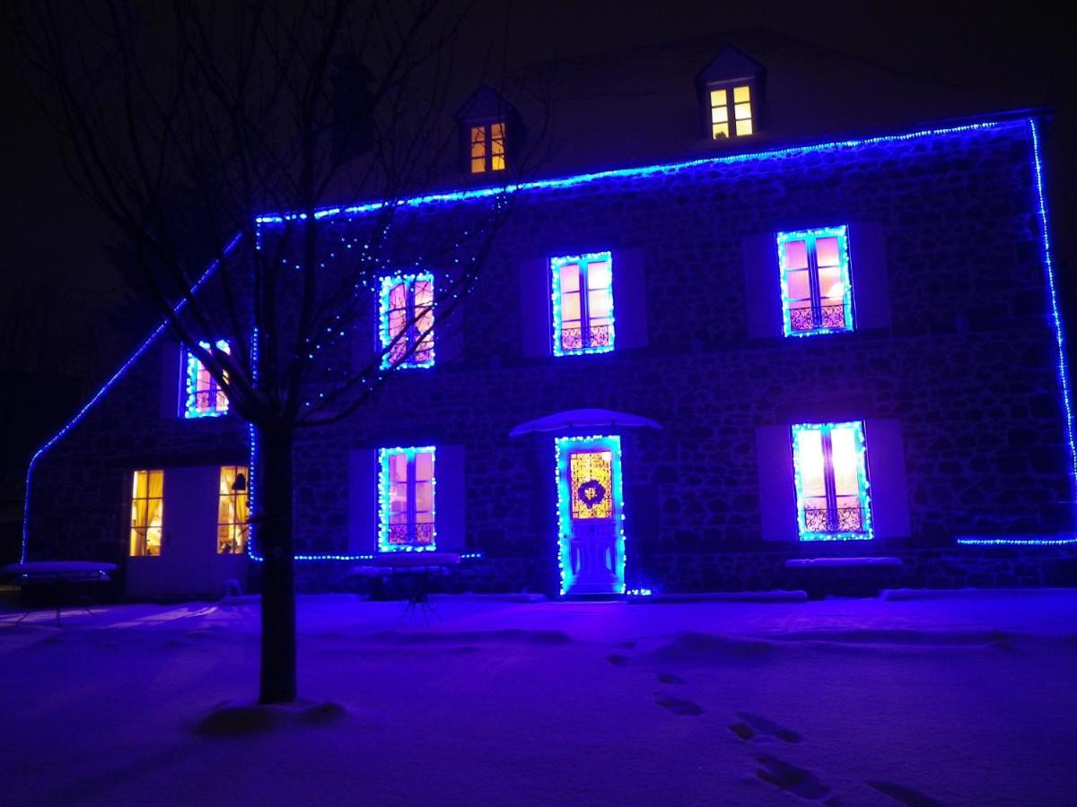 Maison D'Hotes La Nichee Rochefort-Montagne Exterior photo